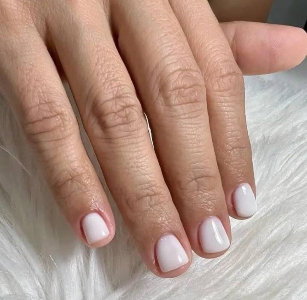 Manicura profesional Unas cuidadas y elegantes5