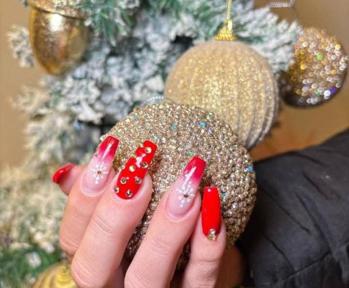 Manicura profesional Unas cuidadas y elegantes8