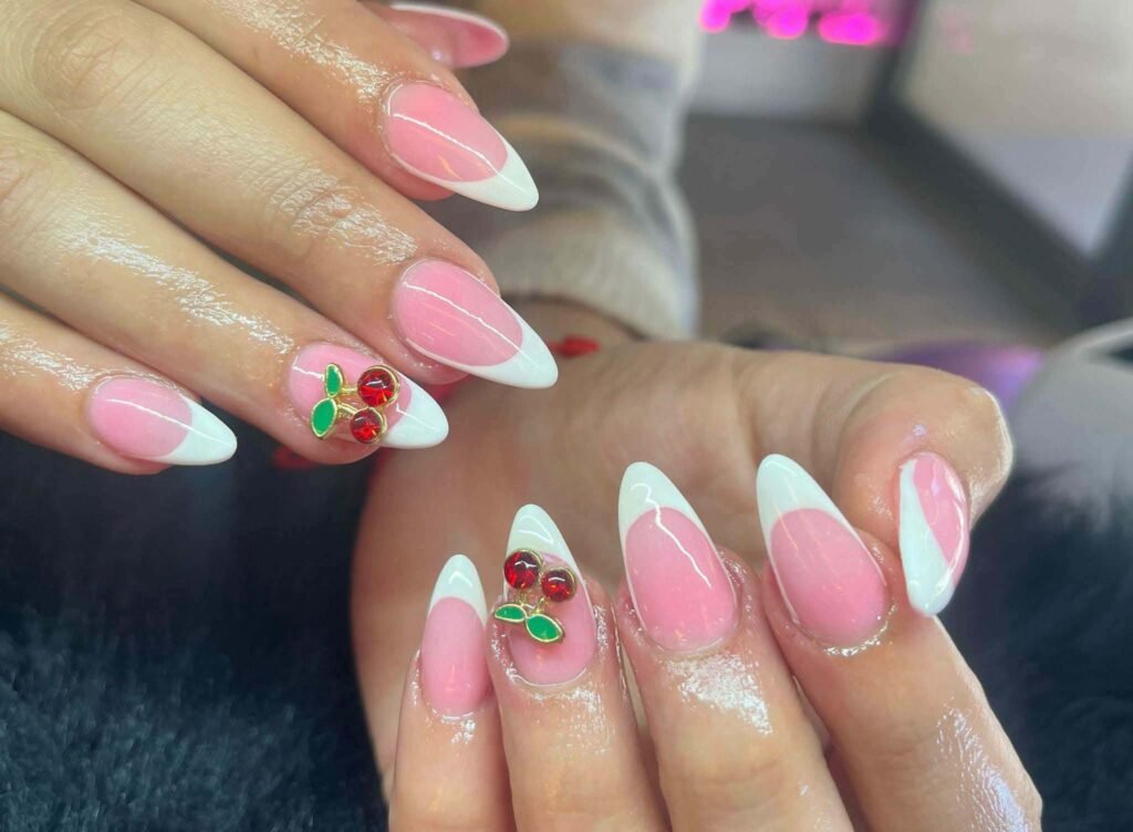 Manicura profesional Unas cuidadas y elegantes9